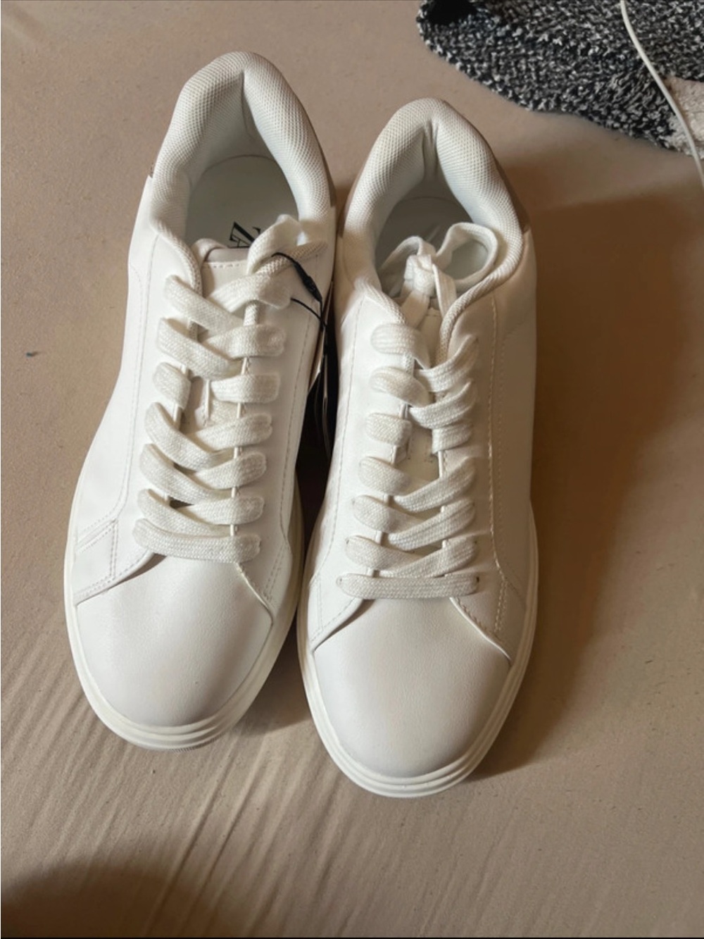 Zara men  White Low-Top Lace-Up Sneakers